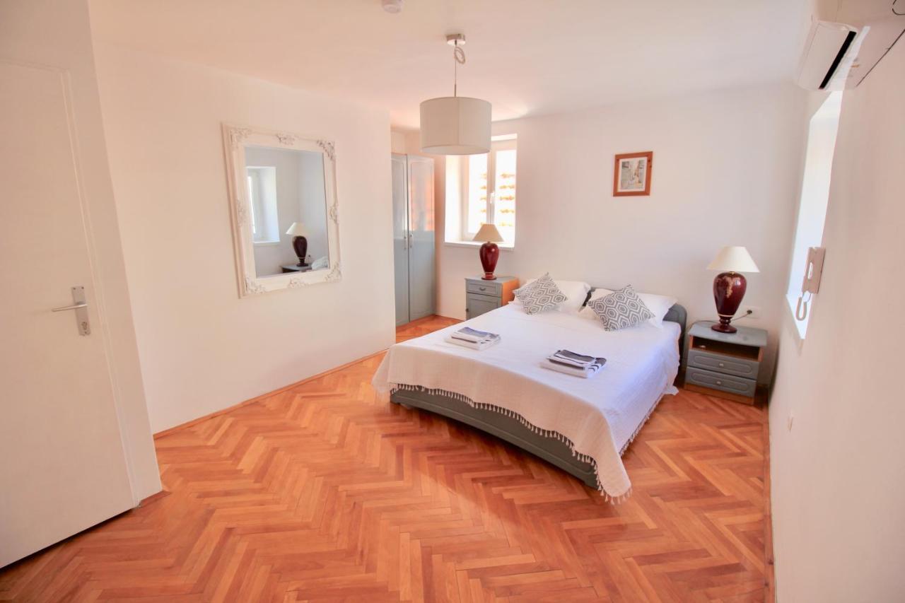 Town House In The Centre Of Historic Trogir Exterior foto